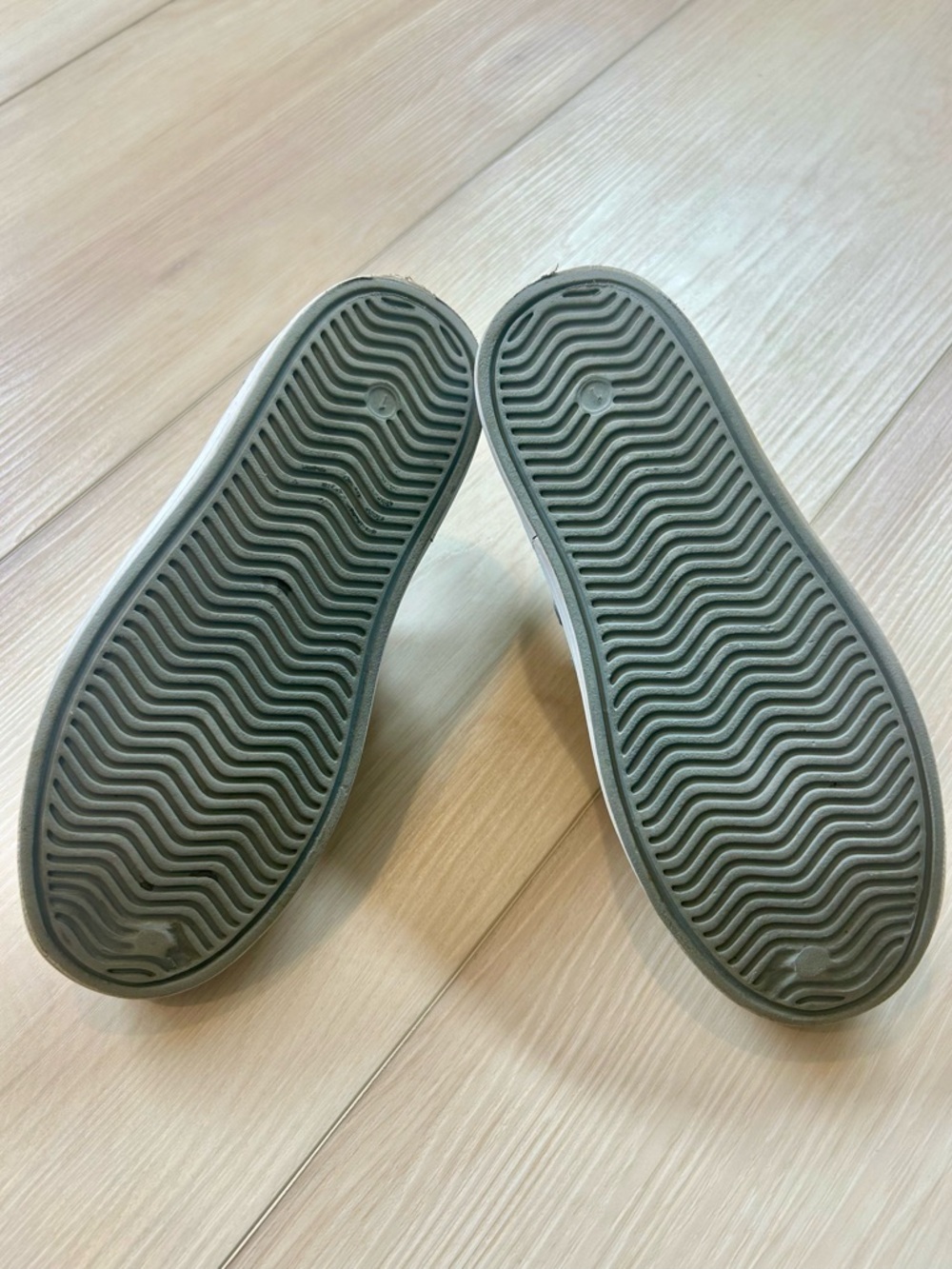 Skechers silver Foamies - Picture 3 of 3
